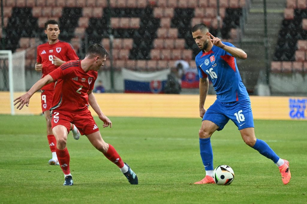 Dávid Hancko si aj v zápase proti Walesu udržal vysoký herný štandard. FOTO: TASR/L. Grinaj