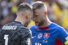Martin Dúbravka a Milan Škriniar sú hráči, ktorých kvality registrujú aj fanúšikovia nášho osemfinálového súpera z Anglicka. FOTO: TASR/M. Baumann