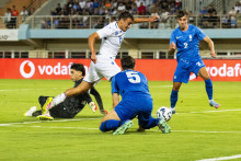 Grécky brankár Christos Mandas, Dávid Strelec (Slovensko), Panagiotis Retsos a Giorgos Vagiannidis (obaja Grécko). FOTO: TASR/Jakub Kotian